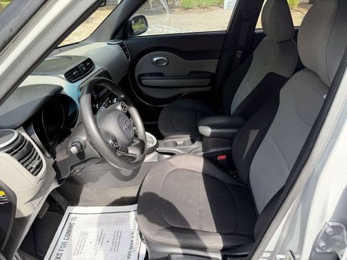 Used 2015 Kia Soul FWD image 11