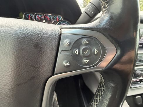 Used 2020 Chevrolet Suburban LT RWD image 21