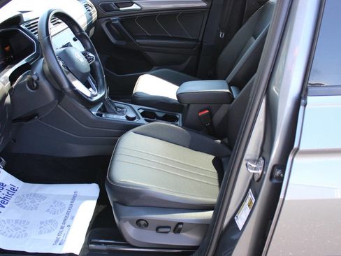 Used 2023 Volkswagen Tiguan SE R-Line image 7