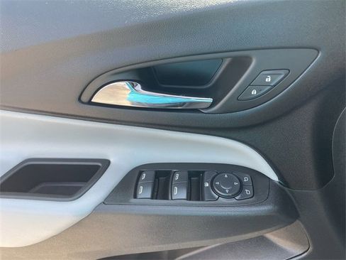 Used 2022 Chevrolet Equinox LS image 22