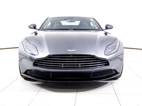 Used 2018 Aston Martin DB11 Coupe RWD image 25