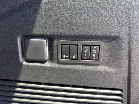 New 2026 Chevrolet Suburban LT w/ Comfort Package AWD/4WD image 38