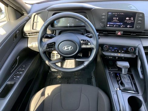 Used 2025 Hyundai Elantra Sport image 6