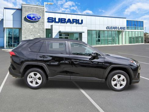 Used 2021 Toyota RAV4 XLE FWD image 7