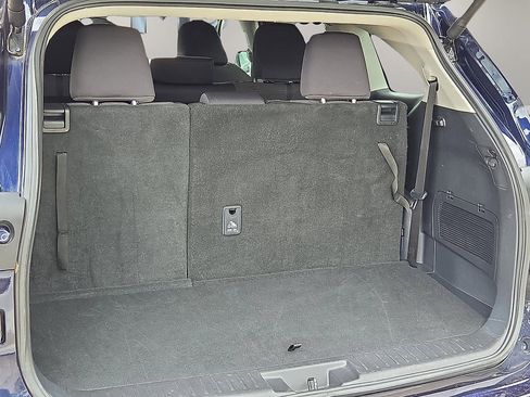 Used 2025 Toyota Highlander LE FWD image 8