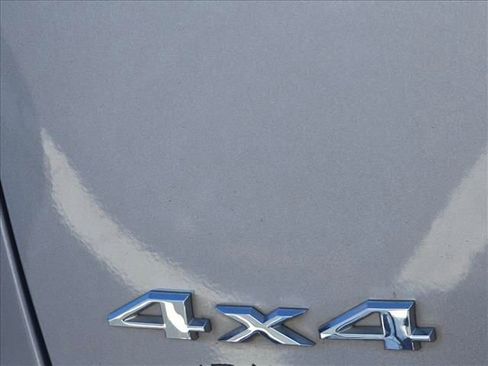 Used 2019 Jeep Cherokee Latitude w/ Popular Appearance Group image 17