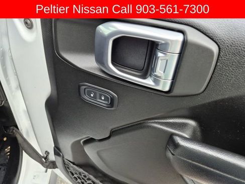 Used 2022 Jeep Gladiator Rubicon w/ Trailer Tow Package AWD/4WD image 15