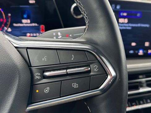 Used 2025 Chevrolet Traverse LT image 17