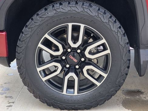 Used 2021 GMC Sierra 1500 AT4 w/ AT4 Value Package AWD/4WD image 8