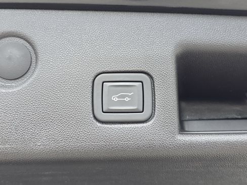 Used 2024 Chevrolet Equinox Premier FWD image 13
