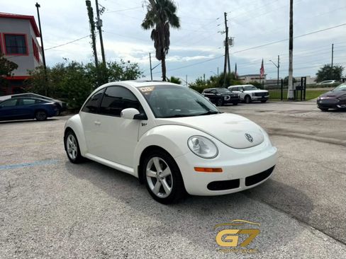 Used 2008 Volkswagen Beetle SE FWD image 6