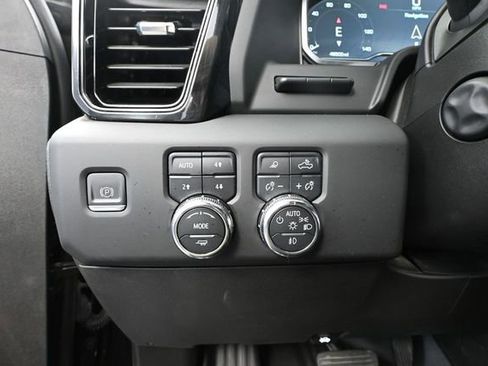 Used 2023 GMC Sierra 1500 AT4 w/ Technology Package AWD/4WD image 36