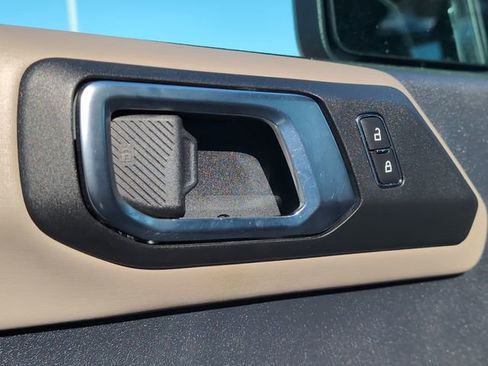 Used 2023 Ford Bronco Wildtrak image 16