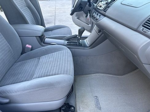 Used 2005 Toyota Camry LE FWD image 35