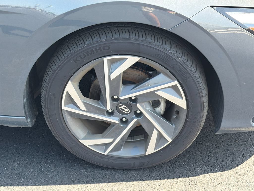 Certified 2025 Hyundai Elantra Sport FWD image 12