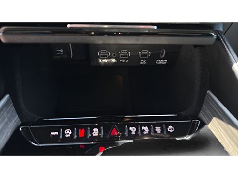 Used 2022 Jeep Wagoneer Series III w/ Premium Group I AWD/4WD image 37