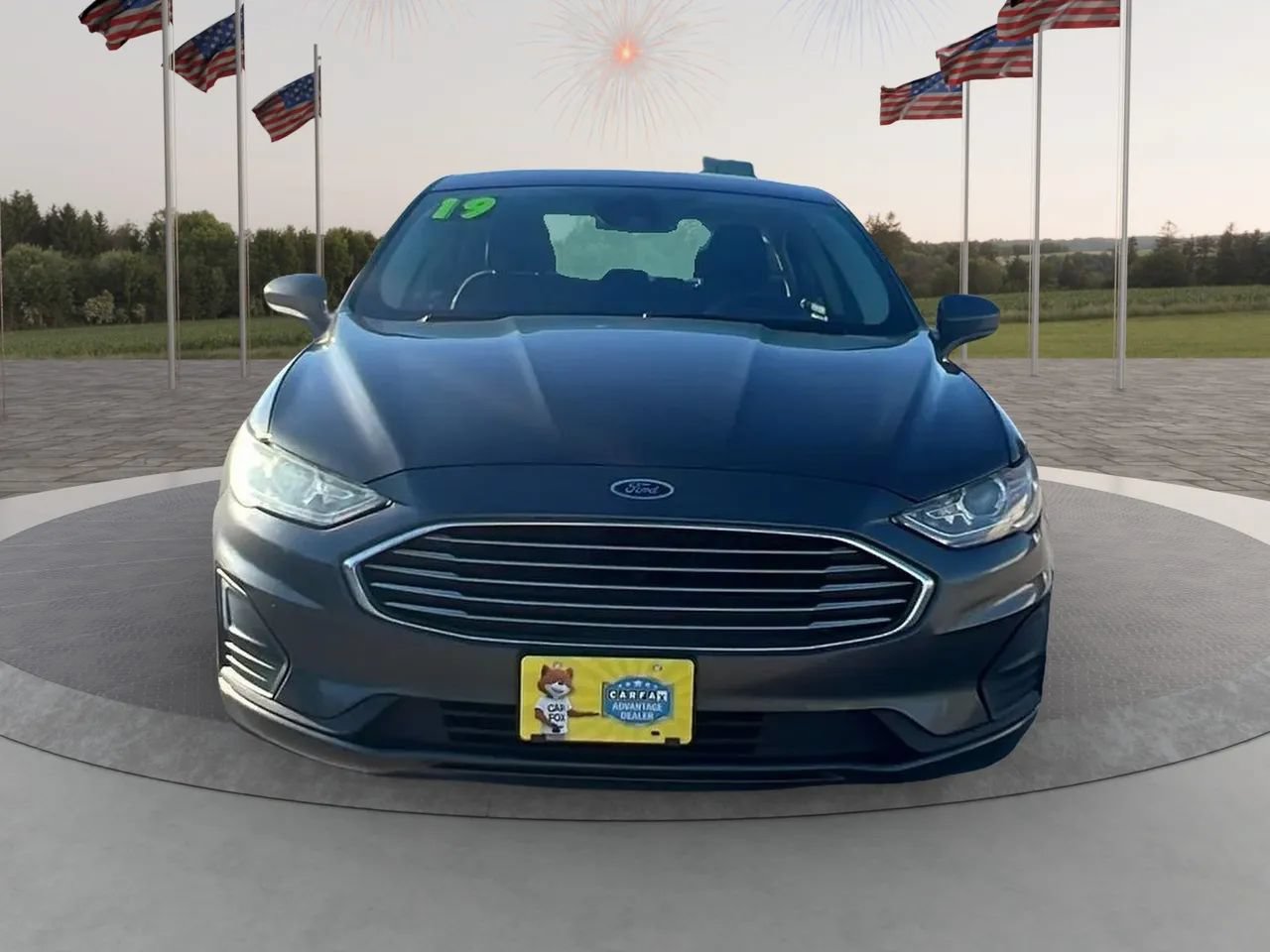 Used 2019 Ford Fusion SE FWD image 2