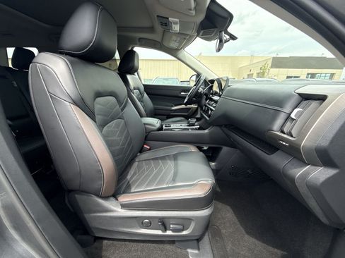Used 2024 Nissan Pathfinder Platinum w/ Cargo Package AWD/4WD image 29