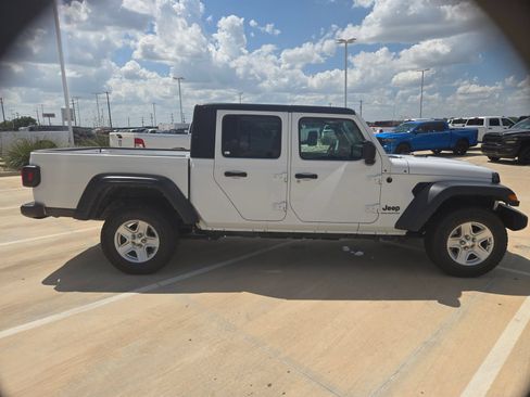 Used 2023 Jeep Gladiator Sport AWD/4WD image 3