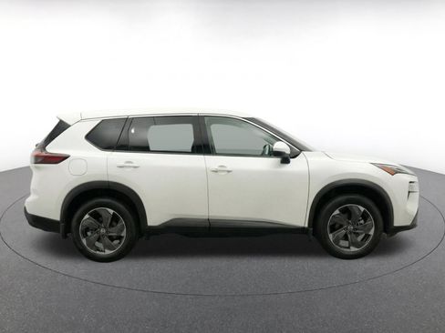 Used 2025 Nissan Rogue SV AWD/4WD image 8