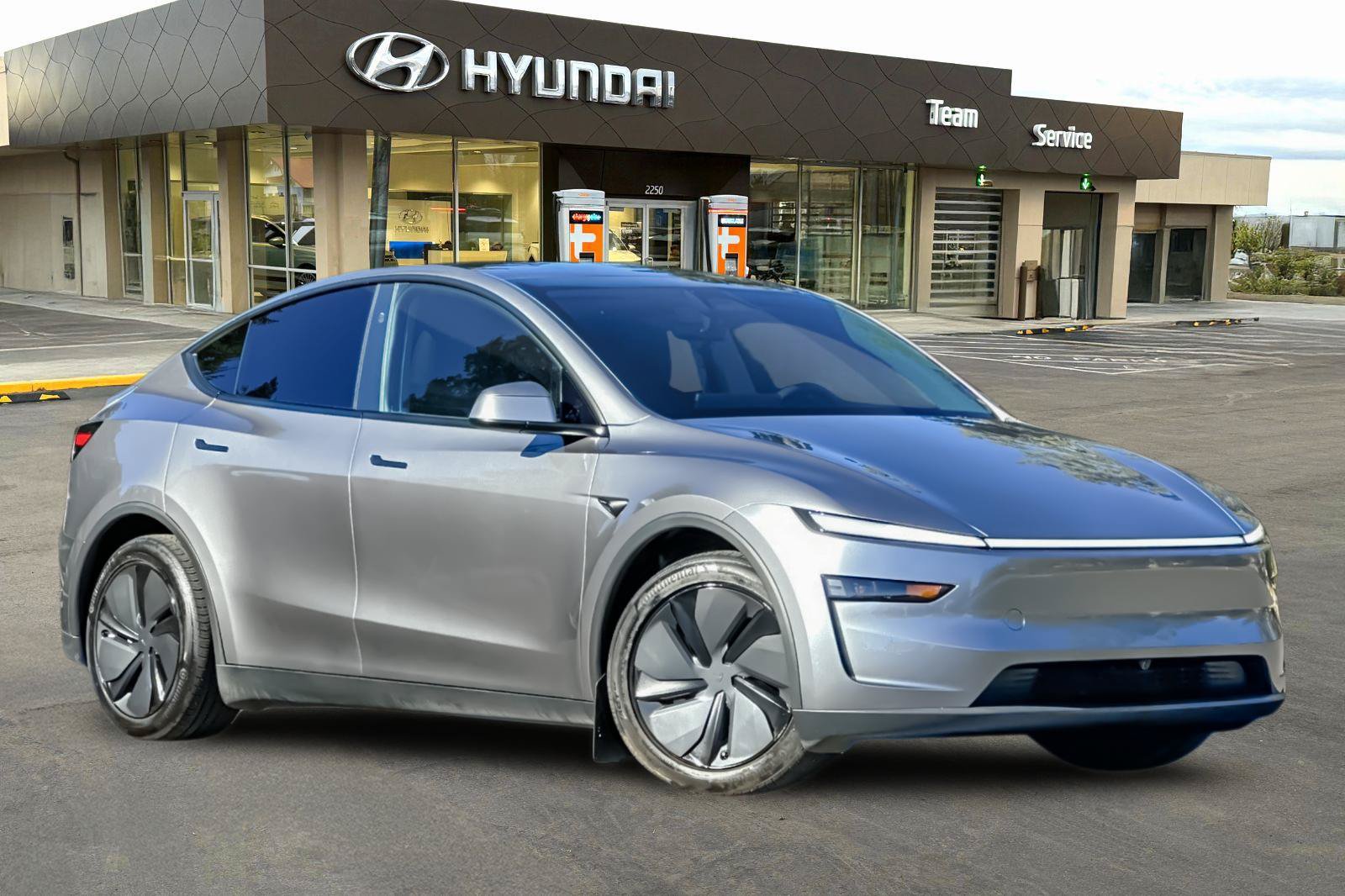 Used 2026 Tesla Model Y Long Range AWD/4WD image 2