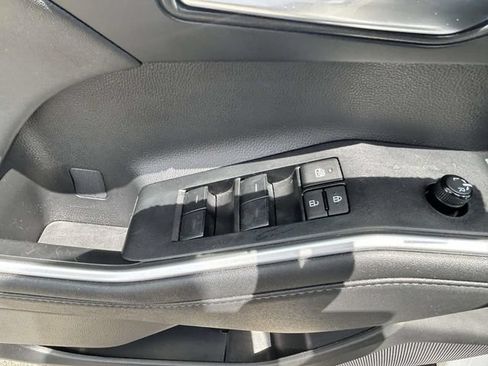 Used 2023 Toyota Highlander XLE FWD image 14