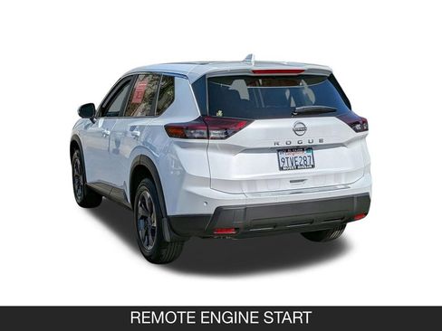 Certified 2026 Nissan Rogue SV FWD image 7