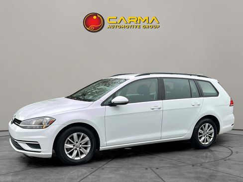 Used 2019 Volkswagen Golf S image 2