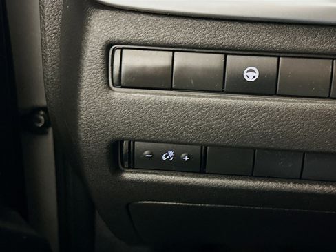 Used 2023 Nissan Rogue SV image 17