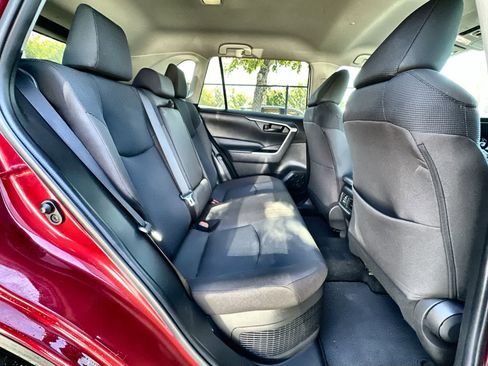 Used 2022 Toyota RAV4 LE AWD/4WD image 19