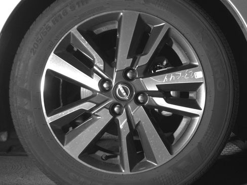 Used 2025 Nissan Versa SV FWD image 13