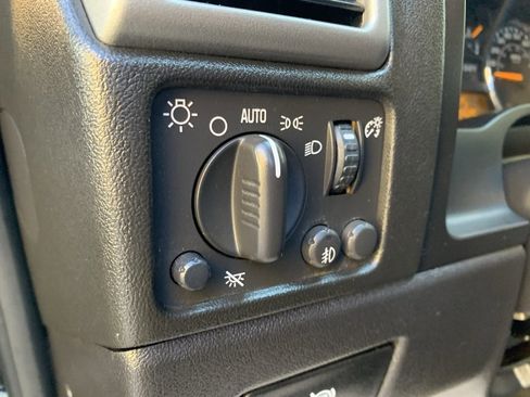 Used 2011 GMC Canyon SLE image 16