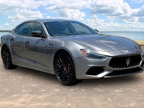Used 2022 Maserati Ghibli Modena RWD image 3
