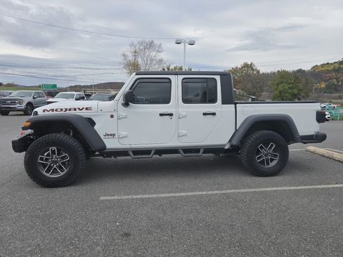 Used 2024 Jeep Gladiator Mojave w/ Technology Group image 7