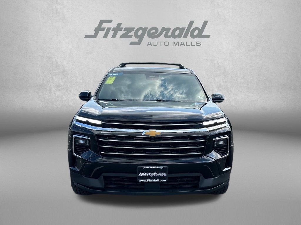 Used 2025 Chevrolet Traverse LT w/ LPO, Floor Liner Package FWD image 2