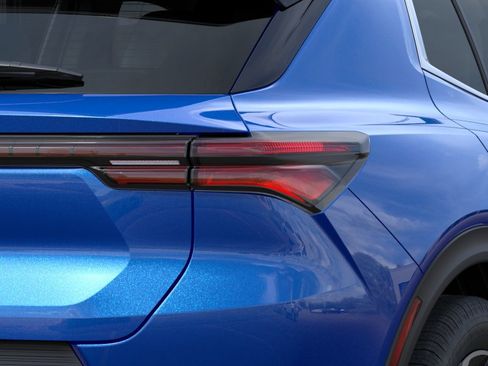 New 2026 Chevrolet Equinox EV LT image 11