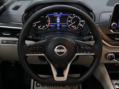 Used 2025 Nissan Altima 2.5 SV FWD image 15