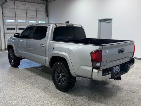 Used 2022 Toyota Tacoma SR5 AWD/4WD image 2