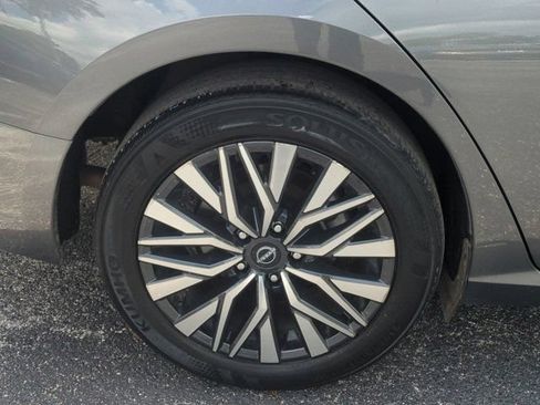 Used 2025 Nissan Altima 2.5 SV FWD image 10
