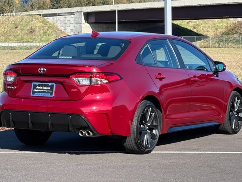 Used 2024 Toyota Corolla SE image 3