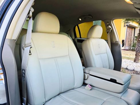 Used 2003 Lincoln Town Car Cartier image 97