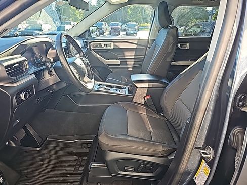 Used 2023 Ford Explorer XLT image 9