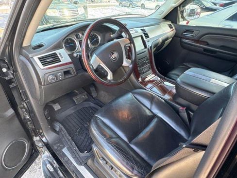 Used 2009 Cadillac Escalade ESV AWD image 3