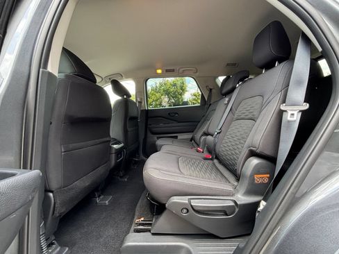 Used 2025 Nissan Pathfinder SV AWD/4WD image 19