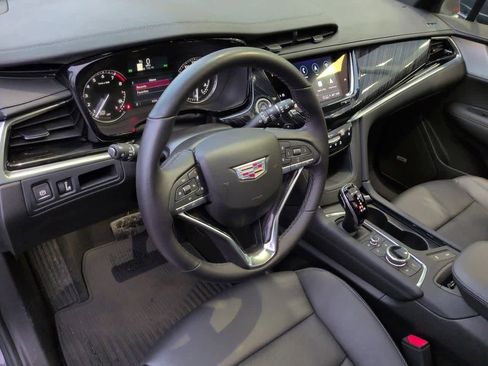 Certified 2025 Cadillac XT6 Premium Luxury image 2