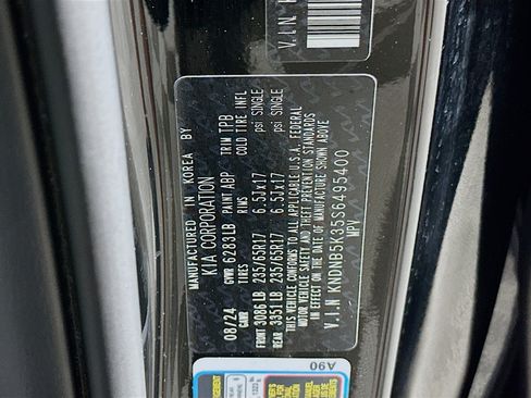 Used 2025 Kia Carnival FWD image 12