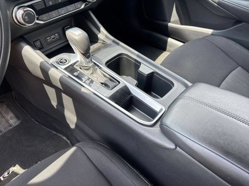 Used 2025 Nissan Sentra SV FWD image 34