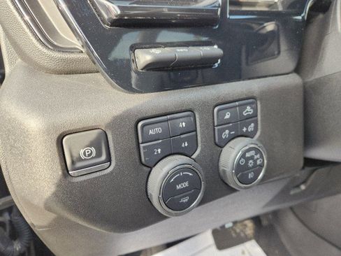 Used 2025 Chevrolet Silverado 2500 ZR2 w/ Technology Package image 41
