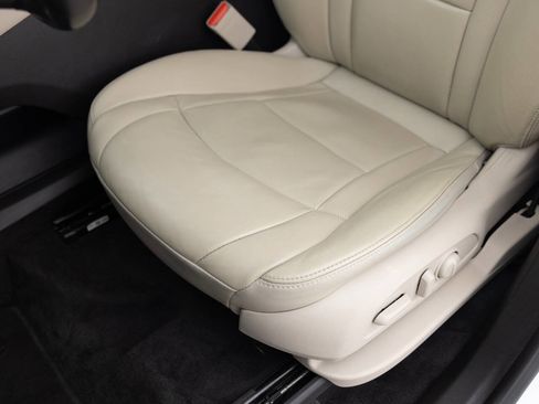Used 2019 Buick Enclave Essence AWD/4WD image 21
