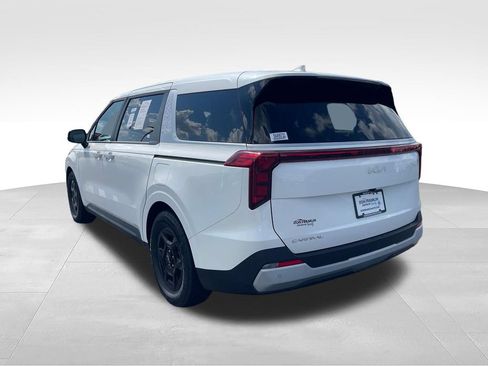 Used 2025 Kia Carnival FWD image 3